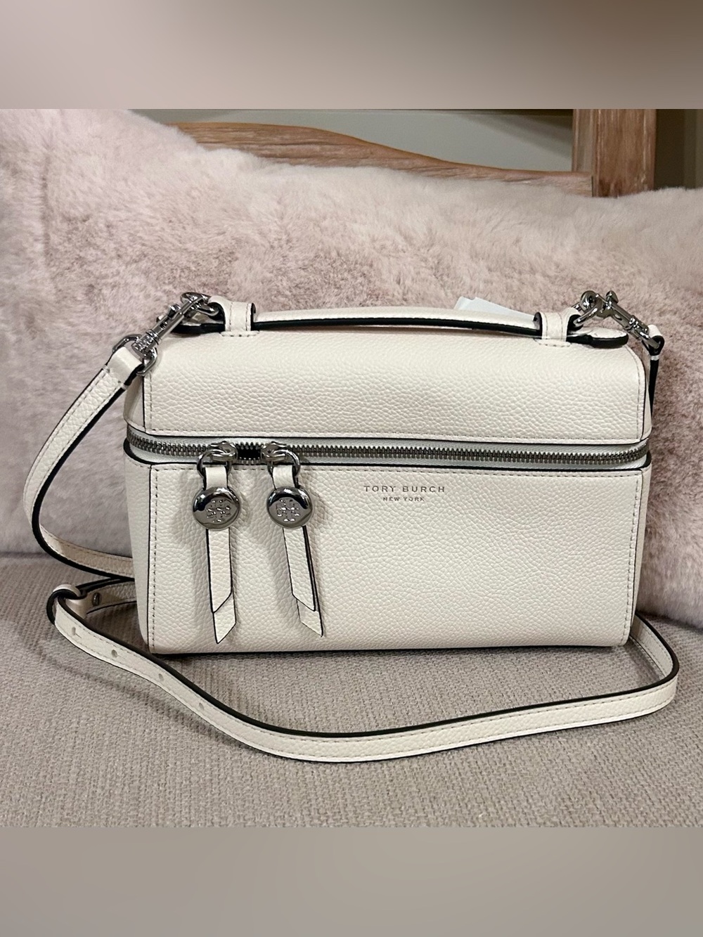 Tory Burch - NWT - Romy Slim
Top Handle Crossbody cream/white